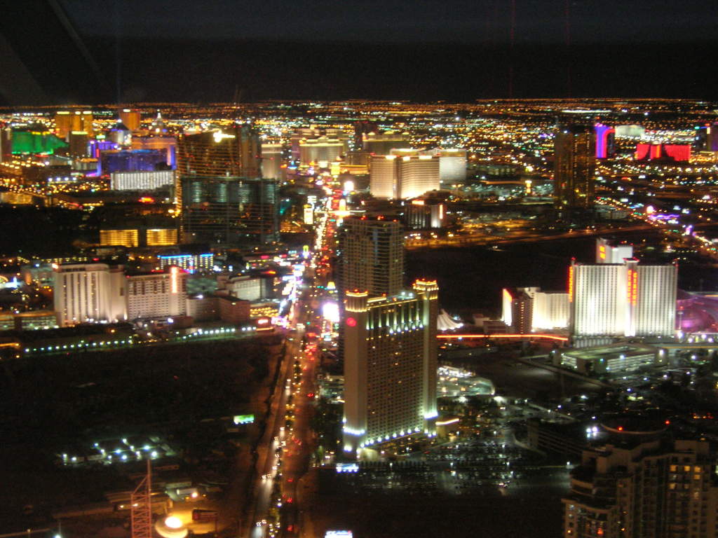 Scaled image 1371_las_vegas_at_night.jpg 