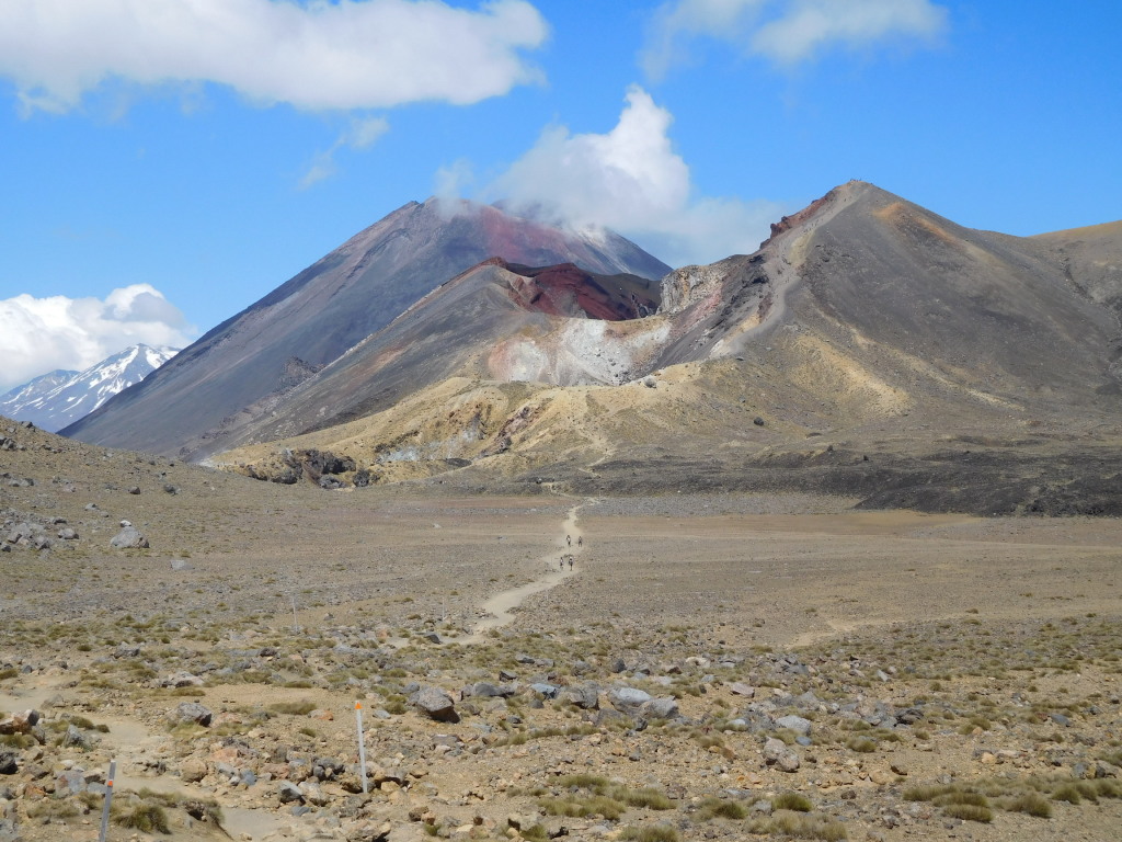 Scaled image 0385_red_crater_mt_ngauruhoe_and_mt_ruapehu.jpg 